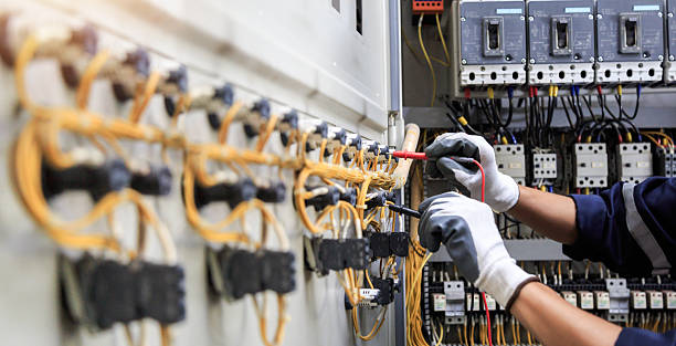 Professional Electrician technician working in Hunters Creek, FL